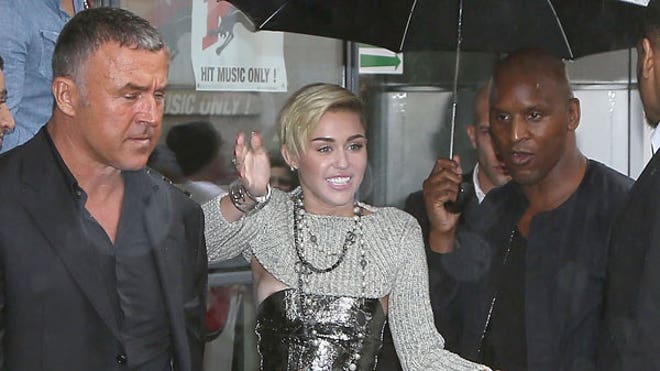 miley-cyrus-nip-slip-sept9-ftr